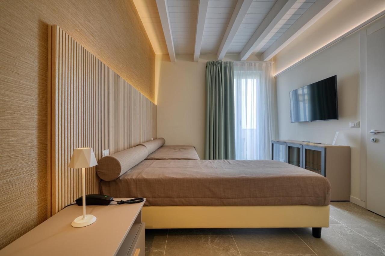 Hotel Palazzo Del Garda & Spa ديسينسانو ديل غاردا المظهر الخارجي الصورة