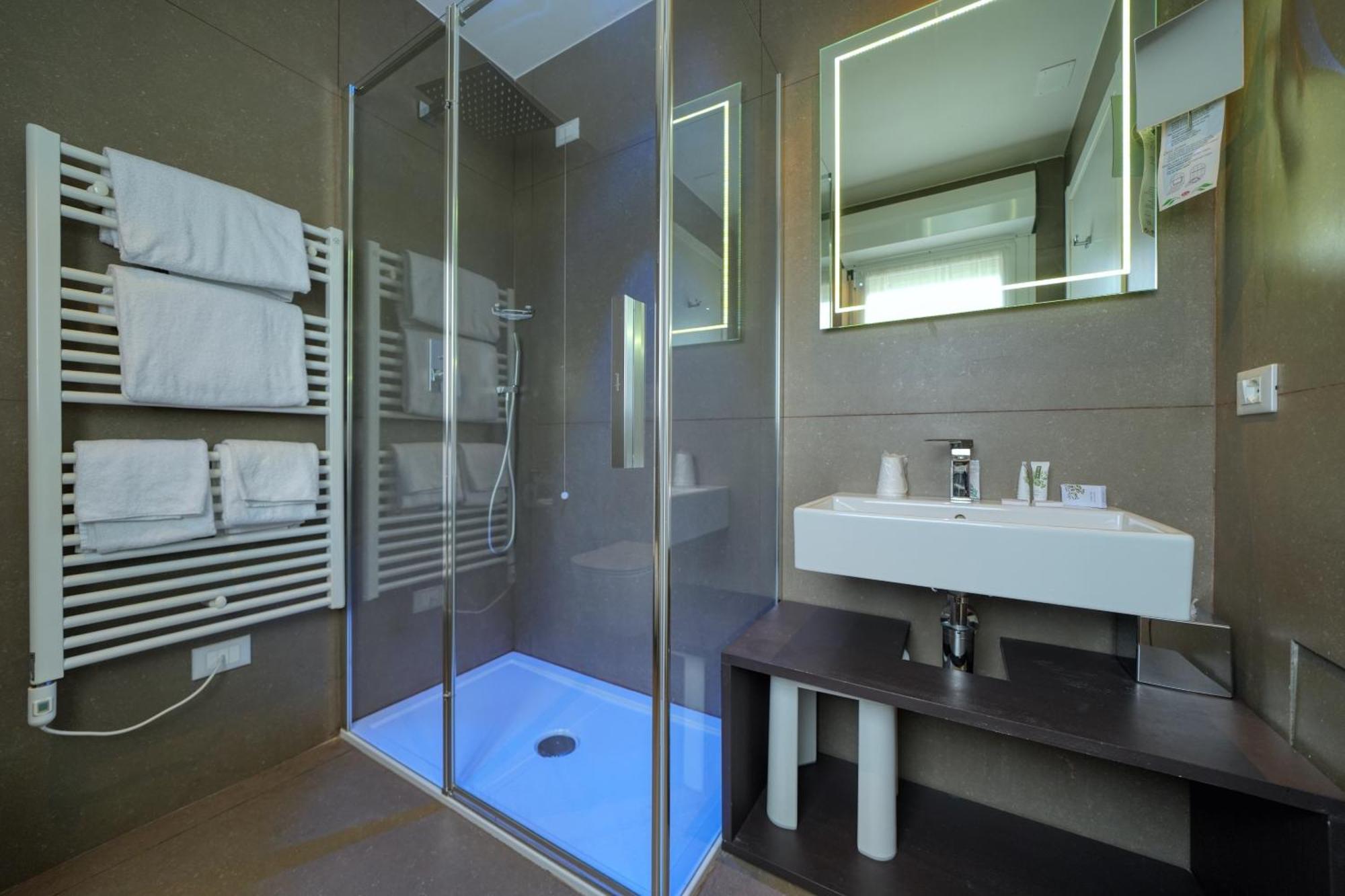 Hotel Palazzo Del Garda & Spa ديسينسانو ديل غاردا المظهر الخارجي الصورة