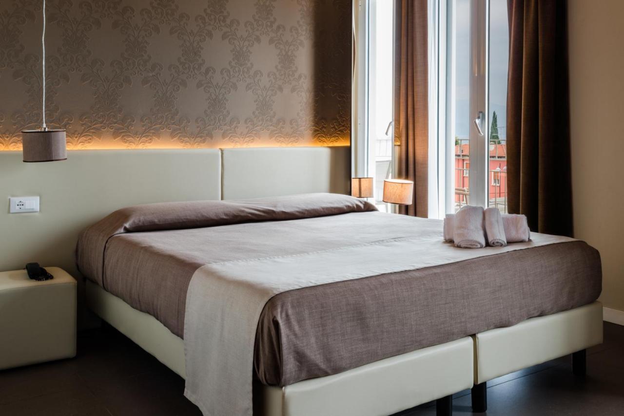 Hotel Palazzo Del Garda & Spa ديسينسانو ديل غاردا المظهر الخارجي الصورة