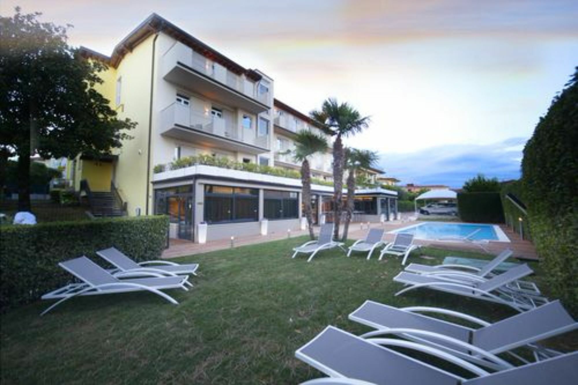 Hotel Palazzo Del Garda & Spa ديسينسانو ديل غاردا المظهر الخارجي الصورة